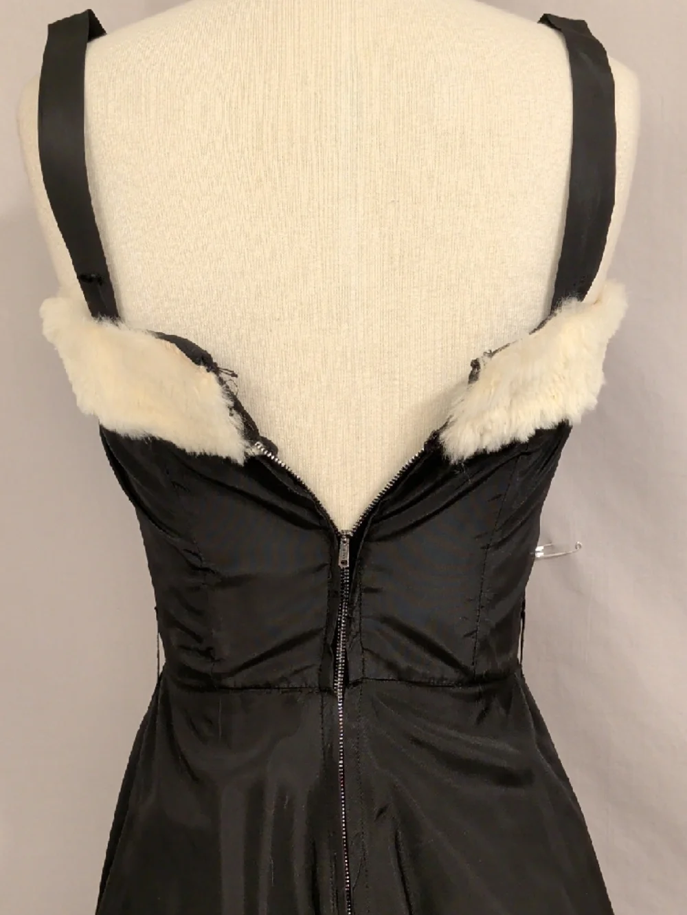 Vintage 50s Party Dress Fit & Flare Black Taffeta w/ Cream Fur Trim Fit XS 0 - Picture 4 of 10